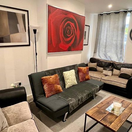 4 Bedroom Terrace House Wellingborough Esterno foto