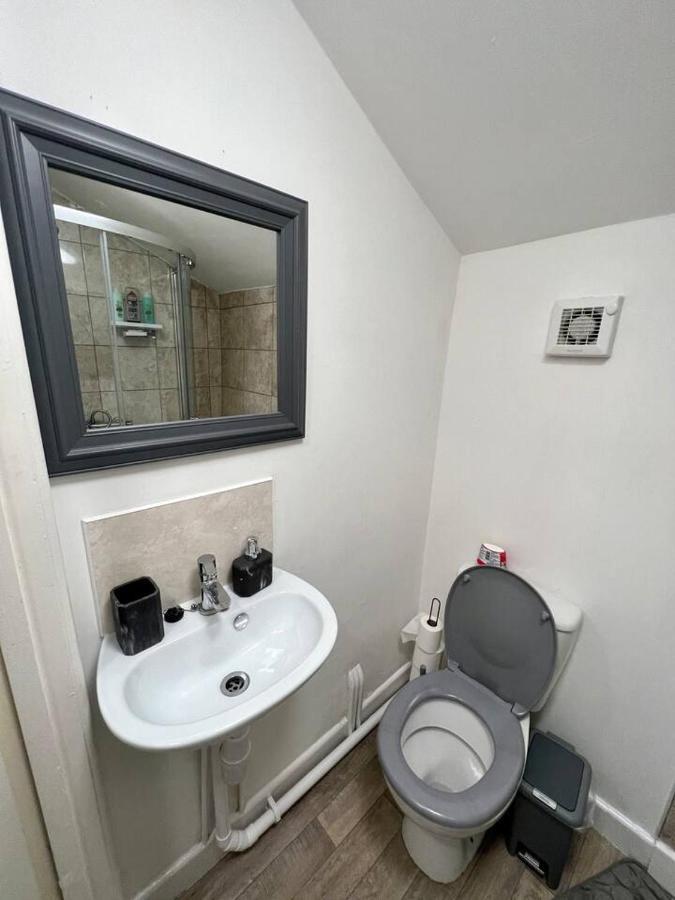 4 Bedroom Terrace House Wellingborough Esterno foto