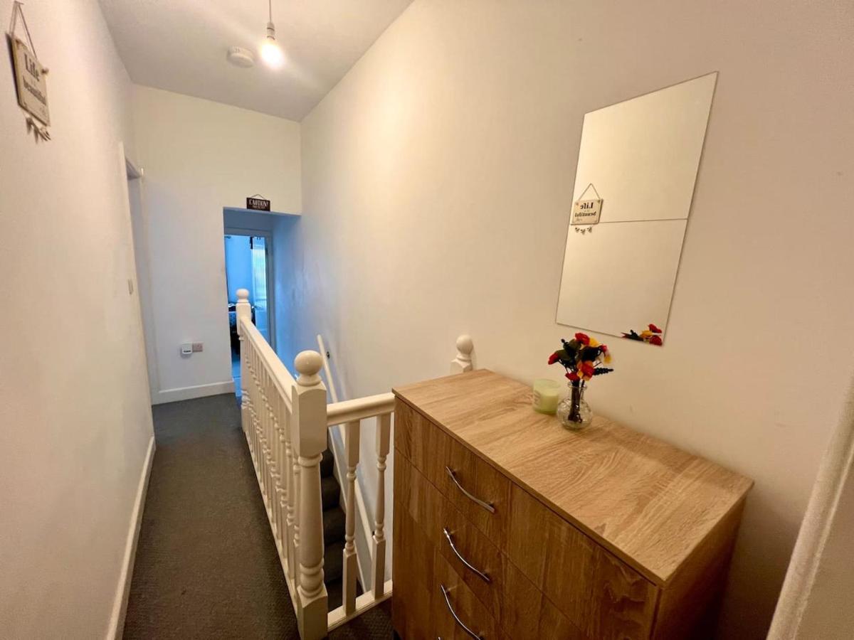 4 Bedroom Terrace House Wellingborough Esterno foto