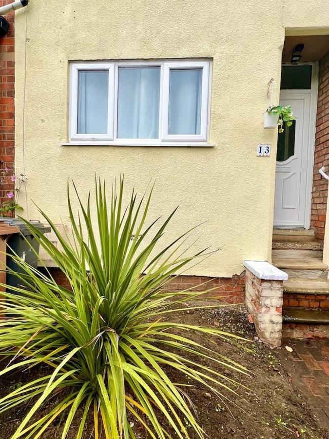 4 Bedroom Terrace House Wellingborough Esterno foto