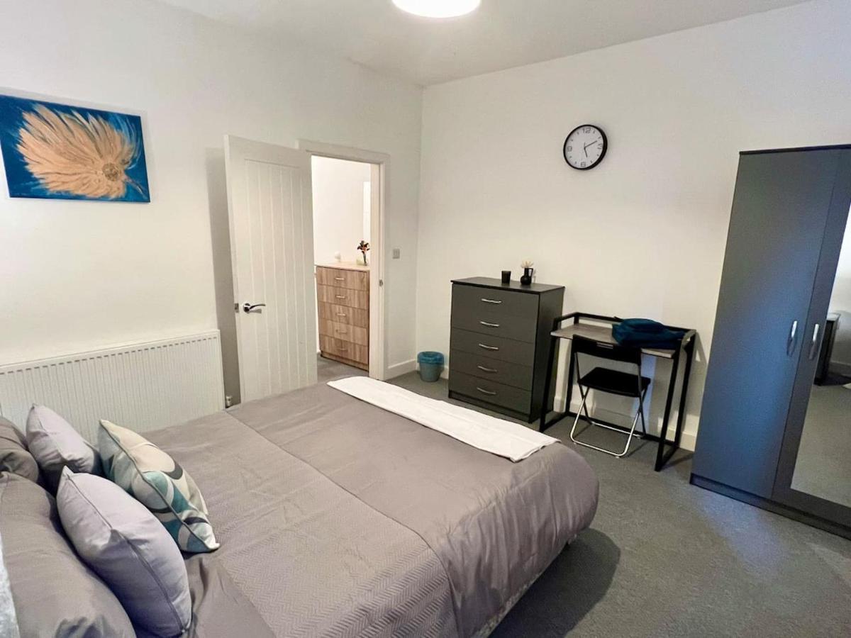 4 Bedroom Terrace House Wellingborough Esterno foto