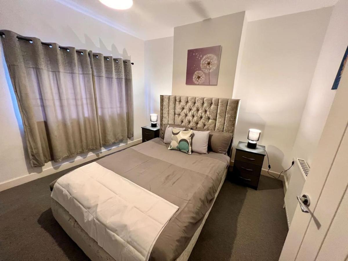 4 Bedroom Terrace House Wellingborough Esterno foto