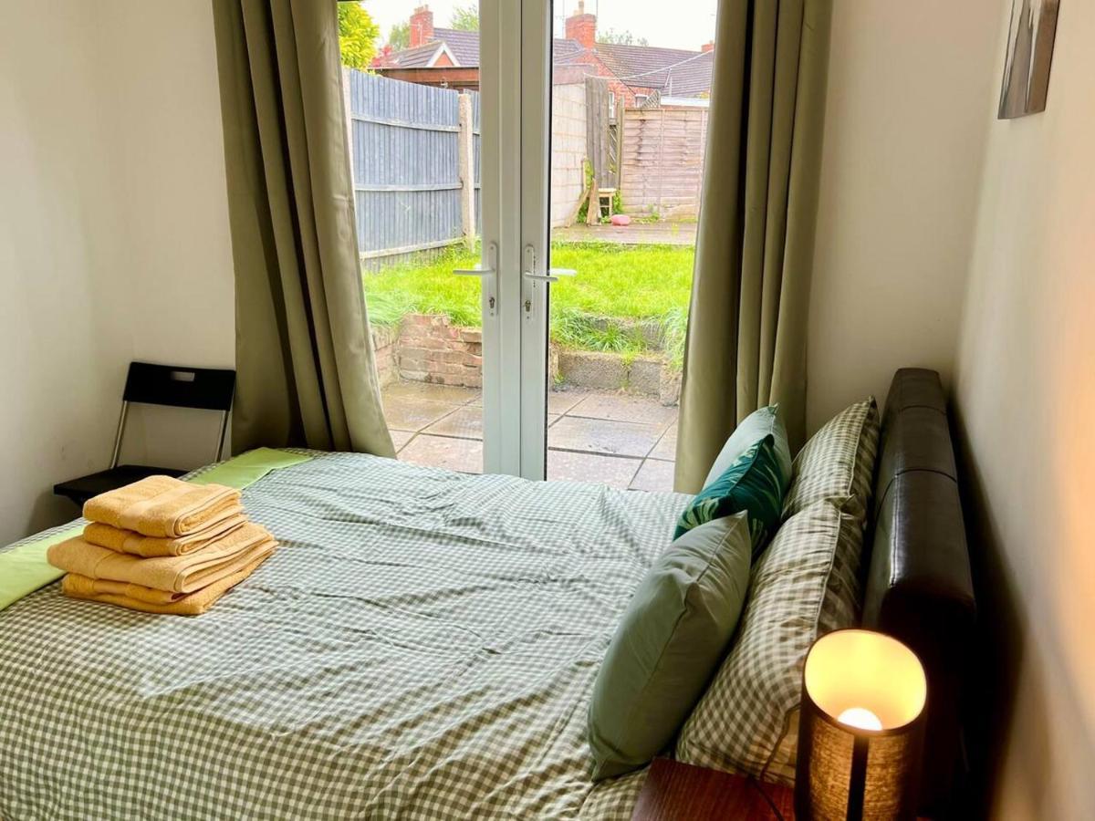 4 Bedroom Terrace House Wellingborough Esterno foto