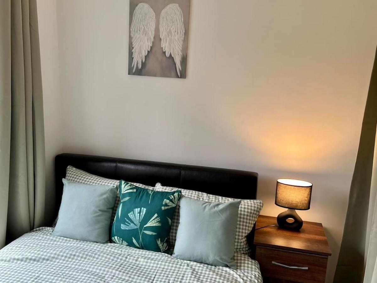 4 Bedroom Terrace House Wellingborough Esterno foto