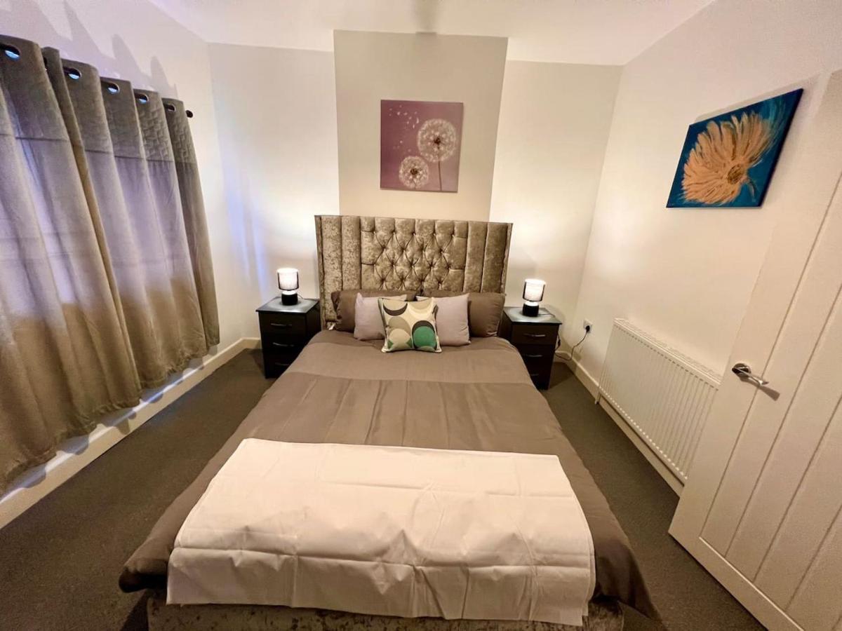 4 Bedroom Terrace House Wellingborough Esterno foto