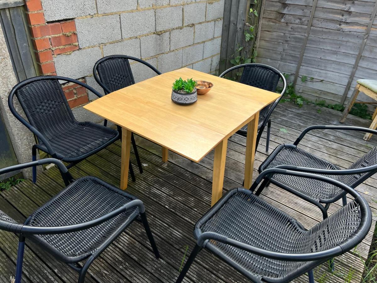 4 Bedroom Terrace House Wellingborough Esterno foto