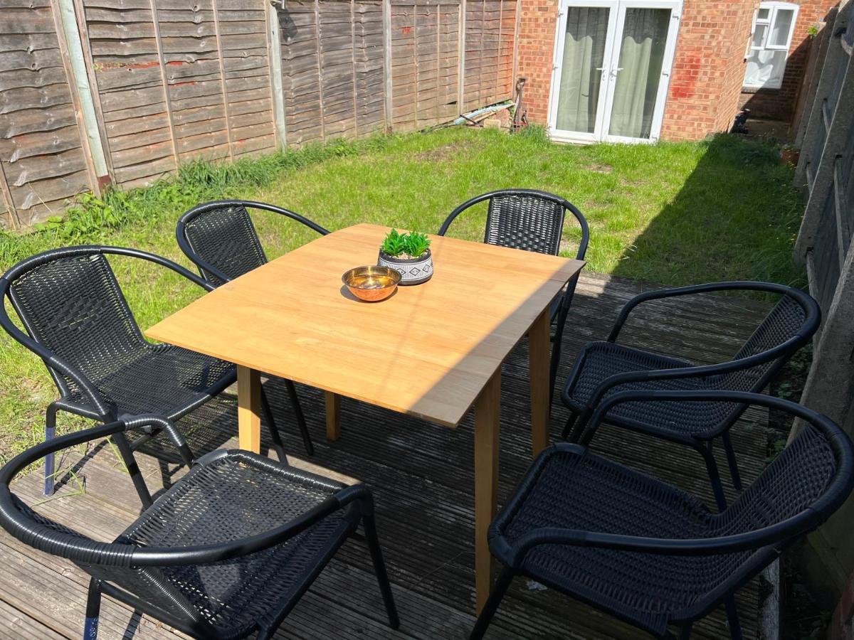 4 Bedroom Terrace House Wellingborough Esterno foto